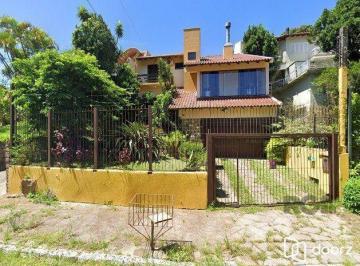 Casa · 330m² · 4 Quartos · 4 Vagas · Casa à venda - em Teresópolis