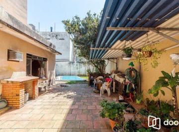 Casa · 262m² · 3 Quartos · 4 Vagas · Casa de 3 dormitórios no bairro Santa Cecília