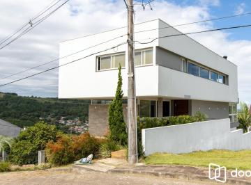Casa · 481m² · 4 Quartos · 2 Vagas · Luxuosa Casa em Condomínio de Alto Padrão com vista para Guaiba