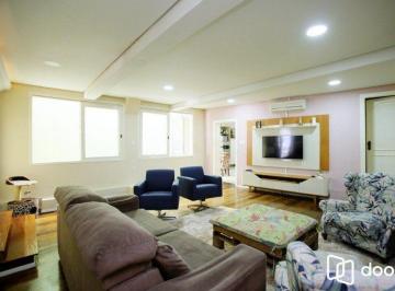 Casa · 235m² · 4 Quartos · 3 Vagas · Excelente casa de 235m² com 4 dormitórios e 3 vagas no bairro Azenha.