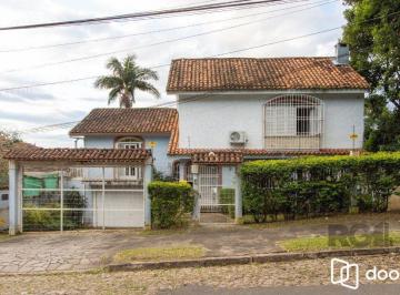 Casa · 180m² · 4 Quartos · 4 Vagas · Casa no bairro Cristal, Possui 4 dormitórios, sendo 1suíte, closet e banheira de