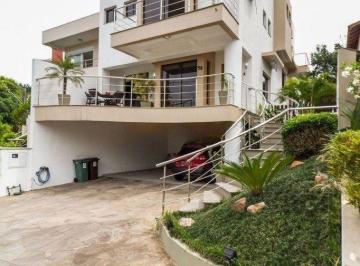 Casa · 235m² · 3 Quartos · 3 Vagas · Excelente casa em condomínio com 3 suítes, piscina e 3 vagas de garagem