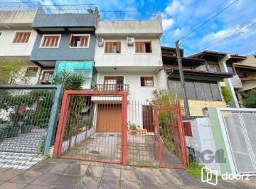 .jpg+2025-03-04 · Casa em Porto Alegre, no bairro Ipanema, com 3 dormitório(s), e 3 banheiros, à v