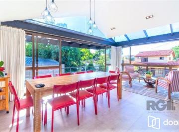 Casa · 380m² · 4 Quartos · 3 Vagas · Casa de 380m², bairro Guarujá