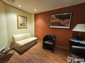 Comercial · 47m² · 2 Quartos · 1 Vaga · Sala comercial a 1 quadra do Parcão
