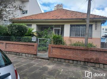 Casa · 320m² · Casa de 5vquartos e 3 vagas de garagem no bairro Santana em Porto Alegre