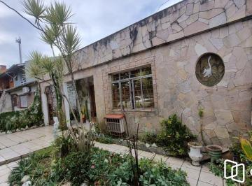 Casa · 101m² · 3 Quartos · 5 Vagas · Linda residência com 3 dormitórios no Bairro Cavalhada.