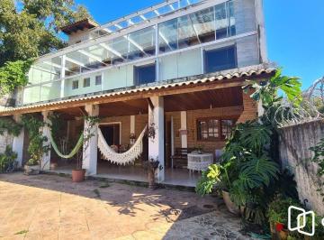 Casa · 145m² · 4 Quartos · 2 Vagas · Casa com 4 dormitórios, 2 vagas e 300m² á venda