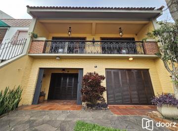 Casa · 200m² · 3 Quartos · 2 Vagas · LINDA CASA NA PERIMETRAL