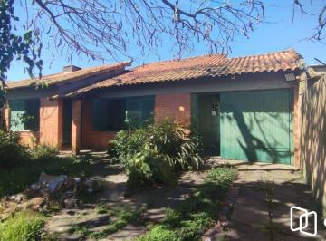 Casa · 257m² · 3 Quartos · 3 Vagas · Casa com 4 quartos e 257m² à venda em Guarujá, Porto Alegre.