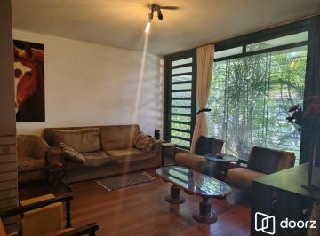 Casa · 253m² · 3 Quartos · 2 Vagas · Casa de alvenaria, com 3 dormitórios, 1 suíte e 2 vagas de garagem coberta.