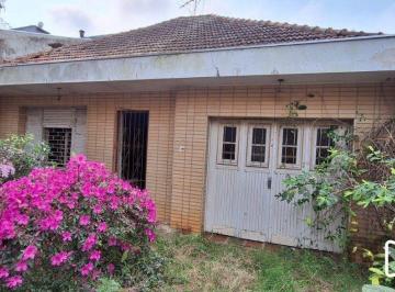Casa · 211m² · 4 Quartos · 2 Vagas · Viva com estilo: Casa à venda em excelente localização.