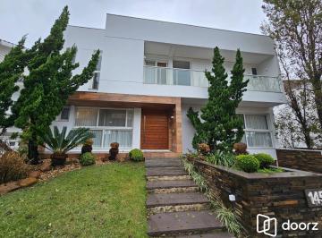 Casa · 569m² · 4 Quartos · 6 Vagas · Casa mobiliada e decorada em Condomínio fechado