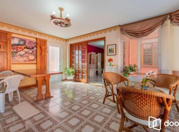 Casa · 223m² · 3 Quartos · 4 Vagas · Casa com 3 dormitórios,1 suíte, 4 banheiros e 4 vagas, 203m² no Jardim Itu.