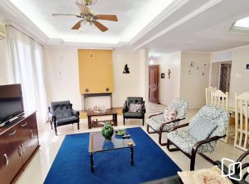 Casa · 200m² · 4 Quartos · 3 Vagas · Casa com 4 dormitórios, piscina, 4 vagas, no bairro Teresópolis, Porto Alegre,RS