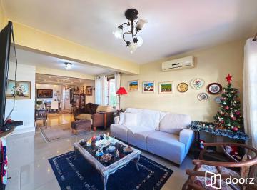 Casa · 185m² · 3 Quartos · 3 Vagas · Casa em condomínio bairro Tristeza, com 185m² privativos.
