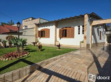 Casa · 145m² · 3 Quartos · 4 Vagas · Casa térrea, 3 dormitórios e 4 vagas cobertos no Sarandi.
