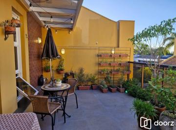 Casa · 166m² · 3 Quartos · 1 Vaga · Casa em condomínio no Bairro Medianeira, com 3 dormitórios, sendo 1 suíte, e 1 v