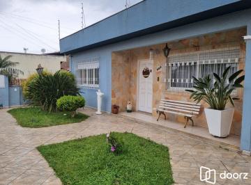 Casa · 163m² · 3 Quartos · 2 Vagas · Casa com 3 Dormitórios, 1 Suíte, Área Gourmet e Estrutura para 2º Piso – Bairro