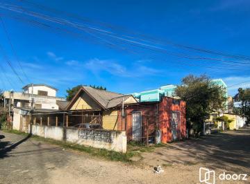 Casa · 90m² · 2 Quartos · 3 Vagas · Casa de esquina no Bairro Camaquã