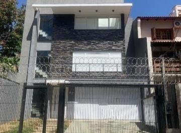 Casa · 294m² · 3 Quartos · 3 Vagas · Casa com 3 dormitórios e suíte à Venda no Bairro Medianeira - Porto Alegre/RS
