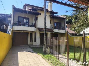 Casa · 280m² · 4 Quartos · 4 Vagas · Casa de 4 dormitórios, 1 suíte e 4 vagas de garagem no bairro Cavalhada.