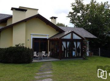 Casa · 217m² · 3 Quartos · 2 Vagas · Casa à venda - no Centro
