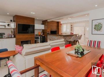 Casa · 249m² · 3 Quartos · 4 Vagas · Excelente casa em condomínio de 249m² com 03 dormitórios e 4 vagas.