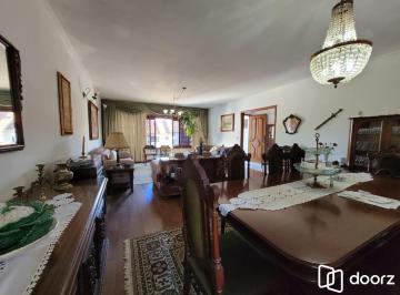 Casa · 390m² · 4 Quartos · 4 Vagas · Casa térrea com 04 quartos e com 04 vagas de garagem