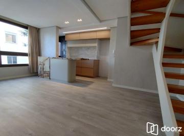 Apartamento · 102m² · 2 Quartos · 1 Vaga · Lindo Duplex 2 dormitórios todo reformado na Dona Laura