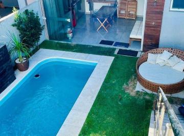 Casa · 150m² · 4 Quartos · 2 Vagas · CASA COM 4 DORMITORIOS SUITE , A 3 QUADRAS DO MAR !!