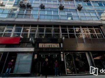 Comercial · 254m² · Libertas Imobiliária vende loja comercial terrea com 252 m² privativos no Centro