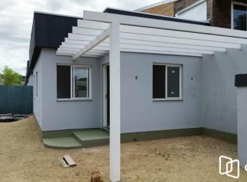 Casa · 70m² · 2 Quartos · 1 Vaga · Casa à venda - em Belém Novo