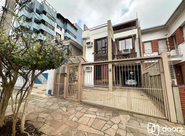 Casa · 309m² · 4 Quartos · 3 Vagas · Casa com 4 dormitórios e 309m² à venda em Floresta, Porto Alegre.