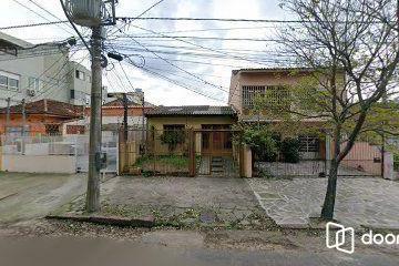 Casa · 104m² · 2 Quartos · 2 Vagas · Casa com 104 m2, c/2 dorms., depend. empreg com banh. vaga 2 carros, canil, Bair