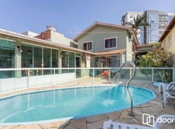 Casa · 388m² · 3 Quartos · 3 Vagas · Casa térrea 100% mobiliada com 3 dormitórios, suíte, piscina e 3 vagas.