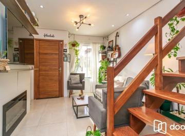 Casa · 83m² · 2 Quartos · 1 Vaga · Excelente sobrado, semimobiliado, com 77m², 2 dormitórios e 1 vaga de garagem.