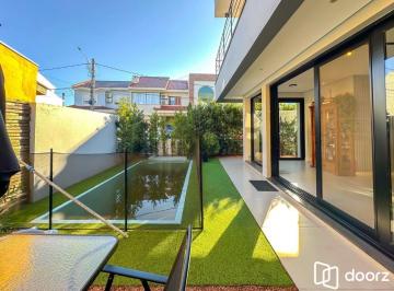 Casa · 162m² · 3 Quartos · 3 Vagas · Casa em condomínio com piscina e suíte no Jardim Itu
