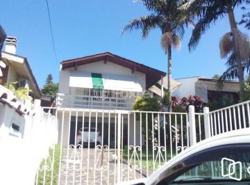 Casa · 300m² · 3 Quartos · 7 Vagas · Casa 3 quantos com suíte, espaço gourmet, na Tristeza.