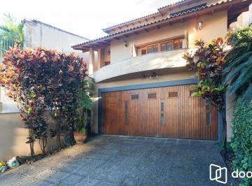 Casa · 316m² · 4 Quartos · 2 Vagas · Casa no Chácara das Pedras com piscina e 316m2