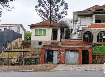 Casa · 430m² · 3 Quartos · 2 Vagas · Casa com 3 quartos, 3 banheiros, vaga de garagem no bairro São João.