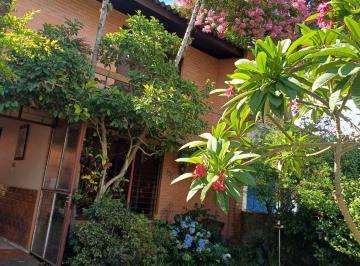 Casa · 200m² · 4 Quartos · 2 Vagas · Casa à venda - em Partenon