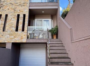 Casa · 179m² · 3 Quartos · 2 Vagas · Linda Casa 3d, garagem fechada, no Bairro Guarujá, Porto Alegre - RS
