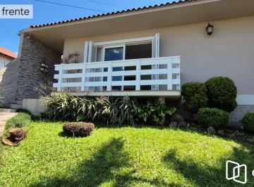 Casa · 203m² · 4 Quartos · 2 Vagas · Excelente casa de 4 dormitórios, 1 suíte e 2 vagas em Novo Hamburgo.
