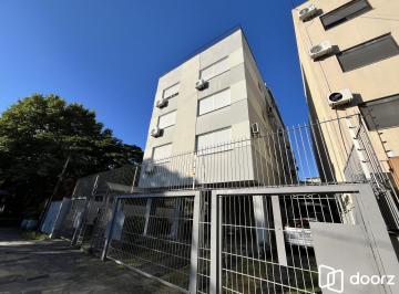 Apartamento · 90m² · 2 Quartos · 1 Vaga · Apartamento de 2 quartos, suíte e 1 vaga de garagem no bairro Santana em POA/RS