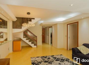 Apartamento · 158m² · 2 Quartos · 2 Vagas · Cobertura charmosa com terraço e 2 vagas no Petrópolis