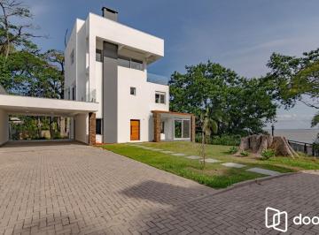Casa · 336m² · 3 Quartos · 4 Vagas · Viva o Privilégio de Ter o Guaíba como Quintal