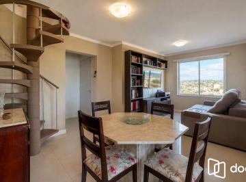 Living-Vista Escada. · Oportunidade em Teresópolis! Cobertura Reformada de R$ 590 mil por R$ 570 mil.