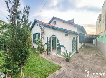 Casa · 300m² · 3 Quartos · 2 Vagas · Casa Residencial com 3 Quartos, sendo 1 suíte e 3 Banheiros, no Bairro Santa Ter