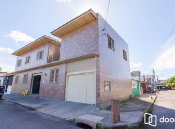 Casa · 230m² · 3 Quartos · 1 Vaga · Casa com 3 quarto e 230m² à venda em Farrapos, Porto Alegre.
